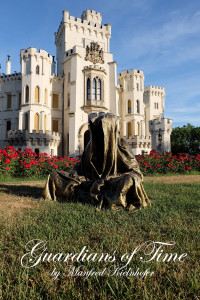 hluboka-castle--czech-republic-guardians-of-time-manfred-kili-kielnhofer-contemporary-fine-art-sculpture-statue-arts-design-modern-photography-artfund-artshow-pro-6683y